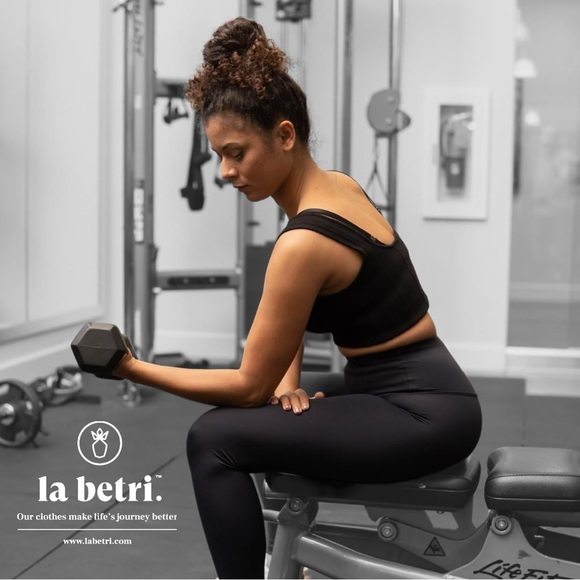 NAVY BLUE Joey Pouch Leggings
Yoga Pants with built-in fanny pack
With Pouch - Picture 8 of 9